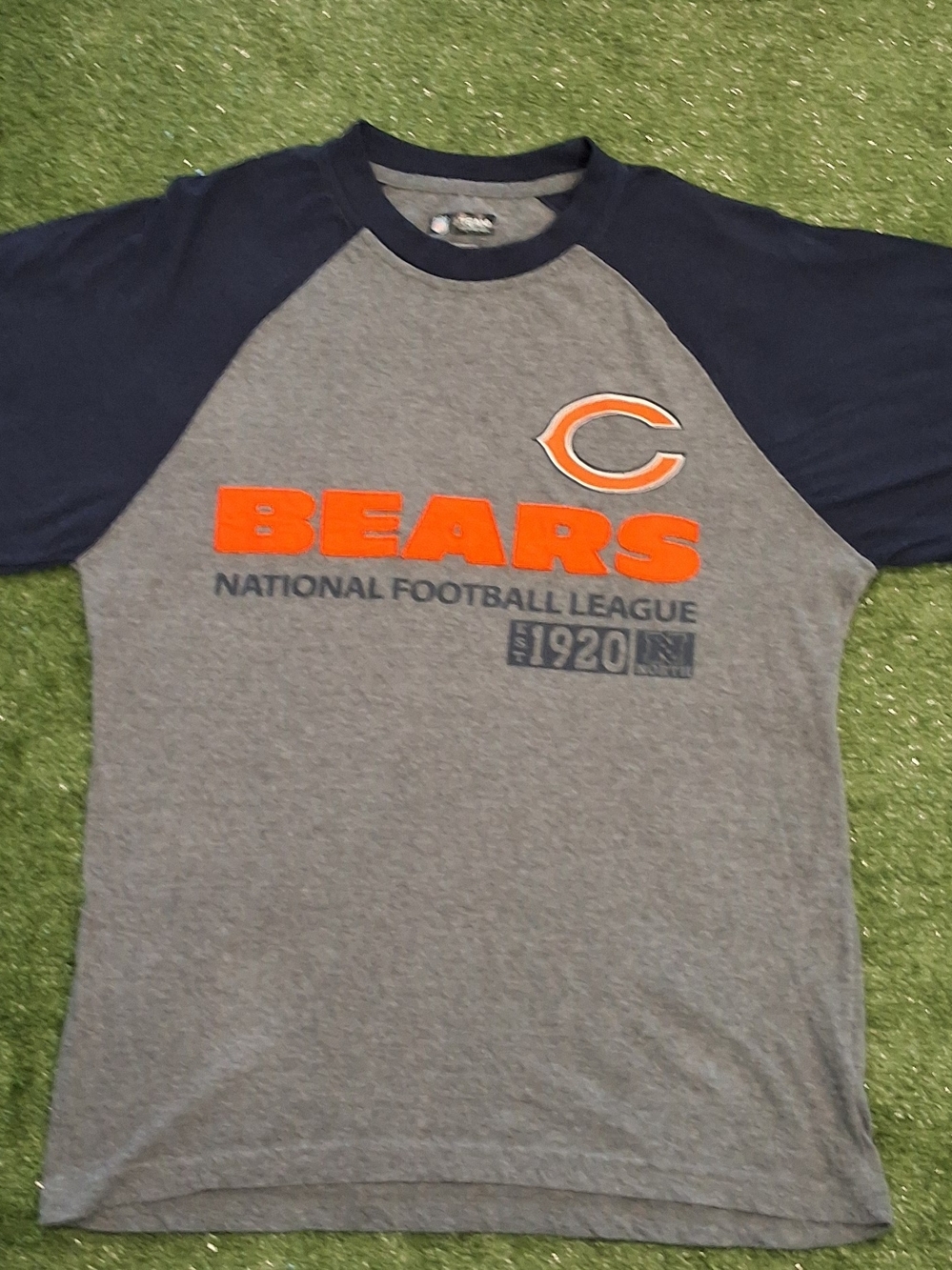 NFL Team Apparel Chicago Bears 1920 Raglan Tee in Gray & Blue Size Medium
